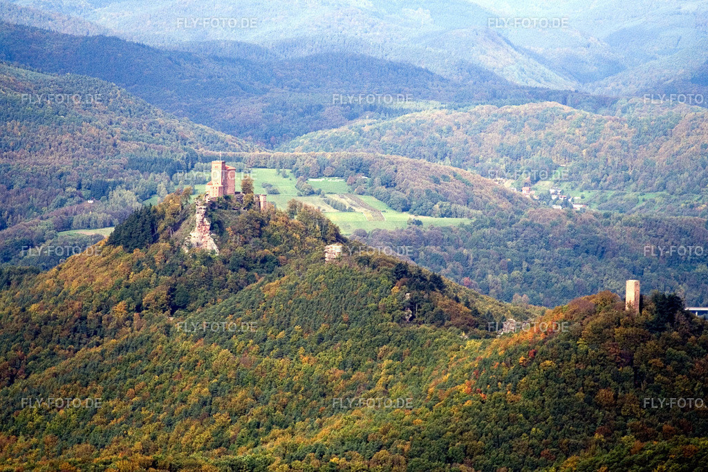 Burg Trifels | Luftbild: Burg Trifels im Ortsteil Bindersbach in Annweiler im Bundesland Rheinland-Pfalz in Deutschland. Foto: IMG_4390.jpg vom 22.10.2006 durch Werner Riehm/FLY-FOTO.de - Realisiert mit Pictrs.com