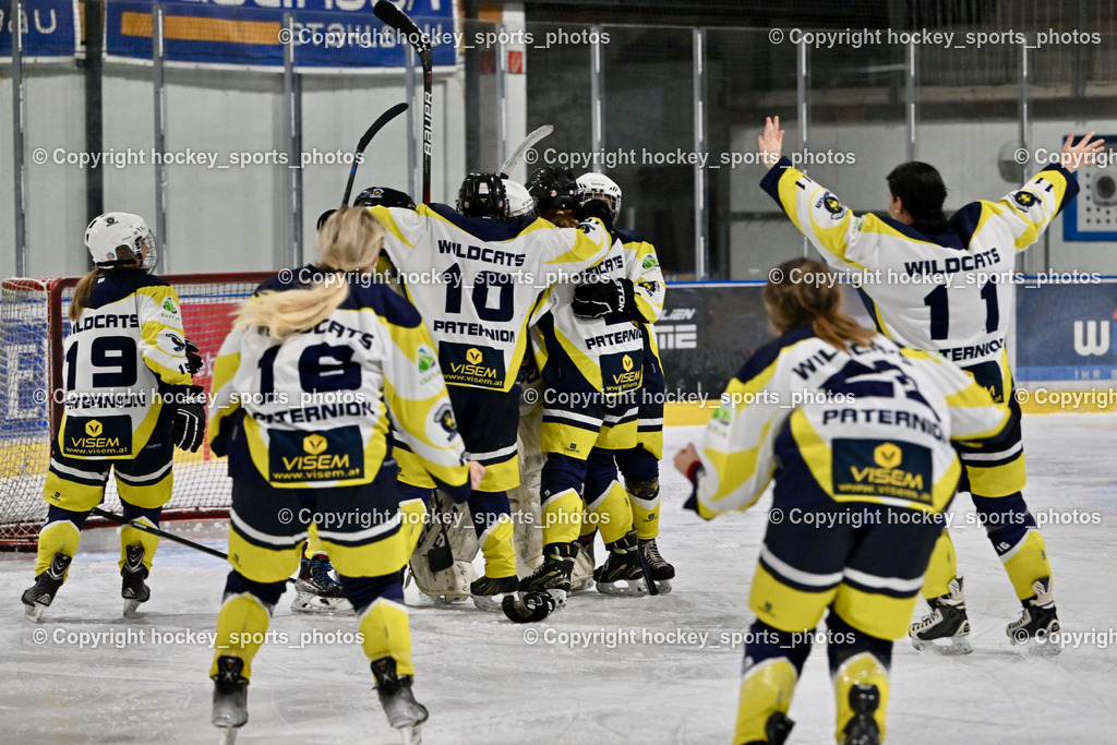 WILDCATS PATERNION & Lady Hawks Siegerehrung-Meisterfeier | Jubel Wildcats Paternion Mannschaft, #19 Knes Julia WILDCATS PATERNION, #16 Anton Sandra WILDCATS PATERNION, #11 Tschernutter Lara WILDCATS PATERNION, #10 Domenig Verena WILDCATS PATERNION, WILDCATS PATERNION &amp; Lady Hawks Siegerehrung-Meisterfeier, WILDCATS PATERNION &amp; Lady Hawks Siegerehrung-Meisterfeier am 12.03.2025 in Steindorf (Ossiachersee Halle), Austria, (Photo by Bernd Stefan)
