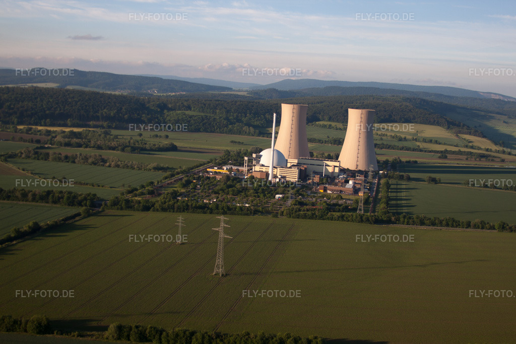 Luftbild: Kühltürme des KKW Grohnde im Ortsteil Grohnde in Emmerthal im Bundesland Niedersachsen in Deutschland. Foto: IMG_65031.jpg vom 23.05.2014 durch Werner Riehm/FLY-FOTO.de