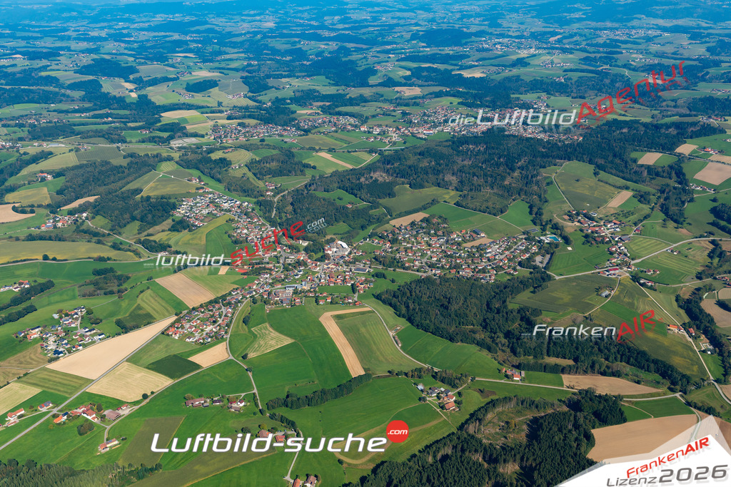 Die Luftaufnahme Haselbach - Tiefenbach wurde 2021 mittels Flugzeug (keine Drohne) erstellt. Hohe Auflösung -für große Poster und Wandbilder geeignet!