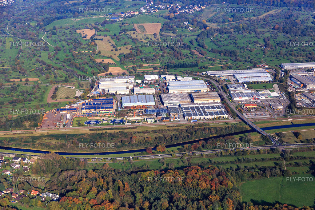 Industriegebiet an der Murg mit Kläranlage Gaggenau  König Metall GmbH & CO. KG und PILOUS Holzverarbeitung GmbH  http://www.koenigmetall.com/ http://www.rahner-holzverarbeitung.de/ | Luftbild: Industriegebiet an der Murg mit Kläranlage Gaggenau  König Metall GmbH & CO. KG und PILOUS Holzverarbeitung GmbH  http://www.koenigmetall.com/ http://www.rahner-holzverarbeitung.de/ im Ortsteil Bad Rotenfels in Gaggenau im Bundesland Baden-Württemberg in Deutschland. Foto: IMG_075298.jpg vom 26.10.2014 durch Werner Riehm/FLY-FOTO.de - Realisiert mit Pictrs.com