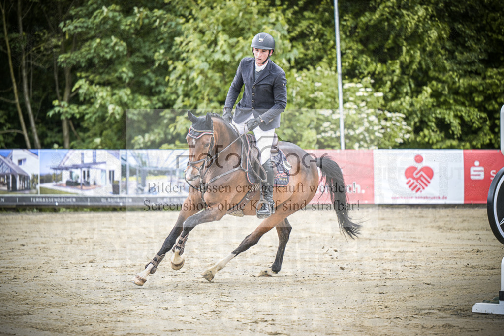 DOS_0983 | Entdecke hochwertige Reitturnierfotos von Foto Oger. Professionell, emotional und authentisch – jetzt Lieblingsmomente im Shop bestellen.Deutschlandweite Turnierfotografie. - Realisiert mit Pictrs.com