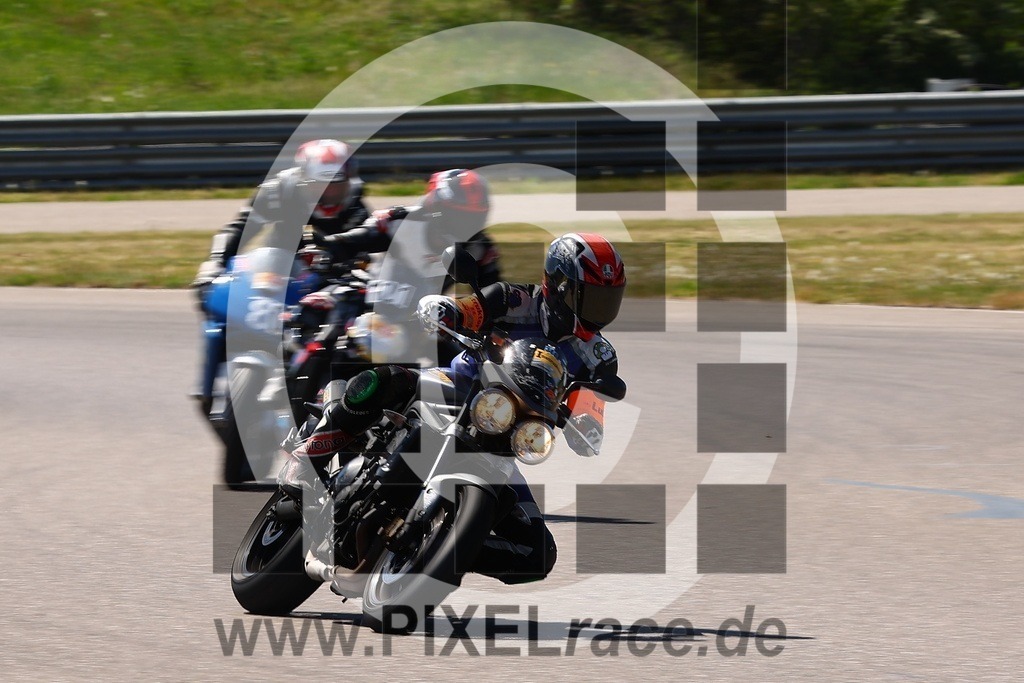 top-20260426_02722 | Schöne Erinnerungen an spannende Momente - das festzuhalten ist unser Job. PIXELrace.de ist seit 2003 auf den Rennstrecken Europas unterwegs um die Action draußen beim Fahren und die wunderbare Stimmung imm Fahrerlager für euch einzufangen.