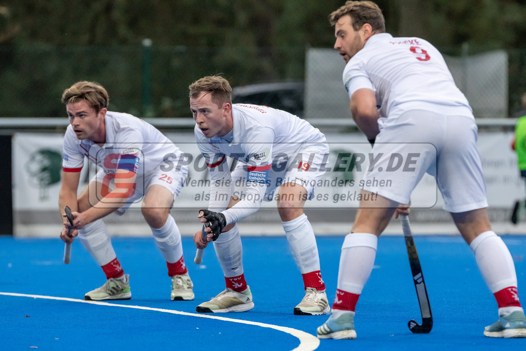 HK_20241102_108386 | 1. Bundesliga Herren Crefelder HTC - TSV Mannheim am 2.11.2024 CHTC Krefeld, Krefeld , Marius Haber ( TSV Mannheim #25 ) , Luca Großmann ( TSV Mannheim #19 ) , Nicolas Proske ( TSV Mannheim #9 )