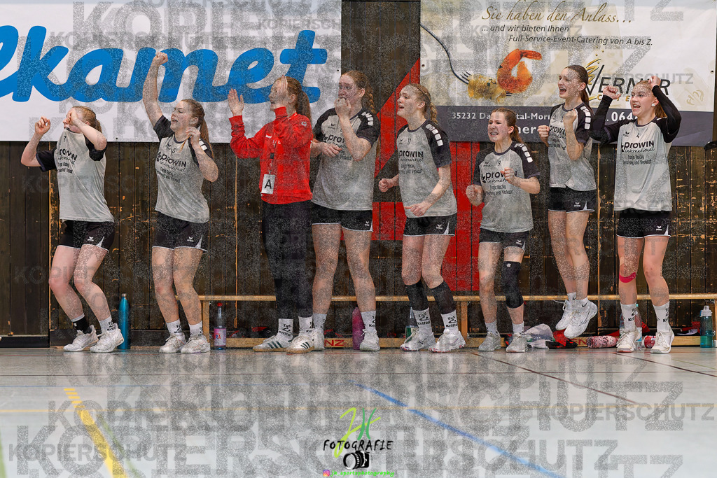 Hessenmeisterschaft wJC - Spiel um Platz 3; TuS Kriftel - SG Schenklengsfeld | Hessenmeisterschaft wJC - Spiel um Platz 3; TuS Kriftel - SG Schenklengsfeld am 22.03.2025 in Biedenkopf (Sporthalle Lahntalschule)Photo © 2025 - Jörg Heinrich - Realisiert mit Pictrs.com