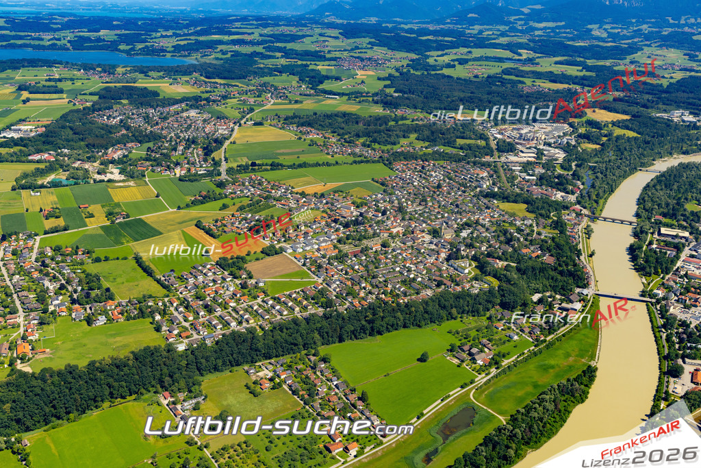 Aktuelles Luftbild von  Stephanskirchen - Die Luftaufnahme wurde 2022 mittels UL-Flugzeug erstellt ( keine Drohne ) - hochauflösende Kamera-Systeme von  Canon -Beste Qualität - Für grossformatige Ausdrucke geeignet. Die Geschenkidee !