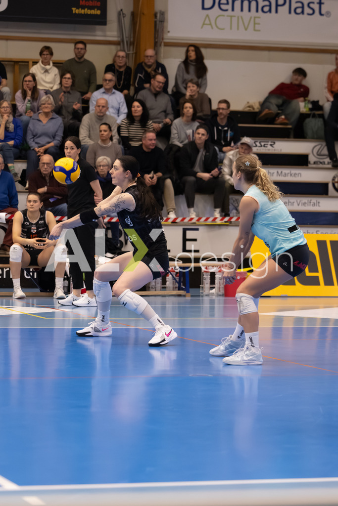 Volleyball I Frauen I Saison 2025-2026 I Volleyball NLA | Women I Round 16 I VC Kanti Schaffhausen - Viteos NUC I 31.01.2026 | 8 Attieh Gabrielle (CA) (Viteos NUC) – Außenangriff - Realisiert mit Pictrs.com