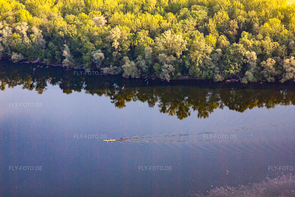 Luftbild: Paddler auf dem Saalbachkanal im Ortsteil Rheinsheim in Philippsburg im Bundesland Baden-Württemberg in Deutschland. Foto: IMG_64870.jpg vom 18.05.2014 durch Werner Riehm/FLY-FOTO.de