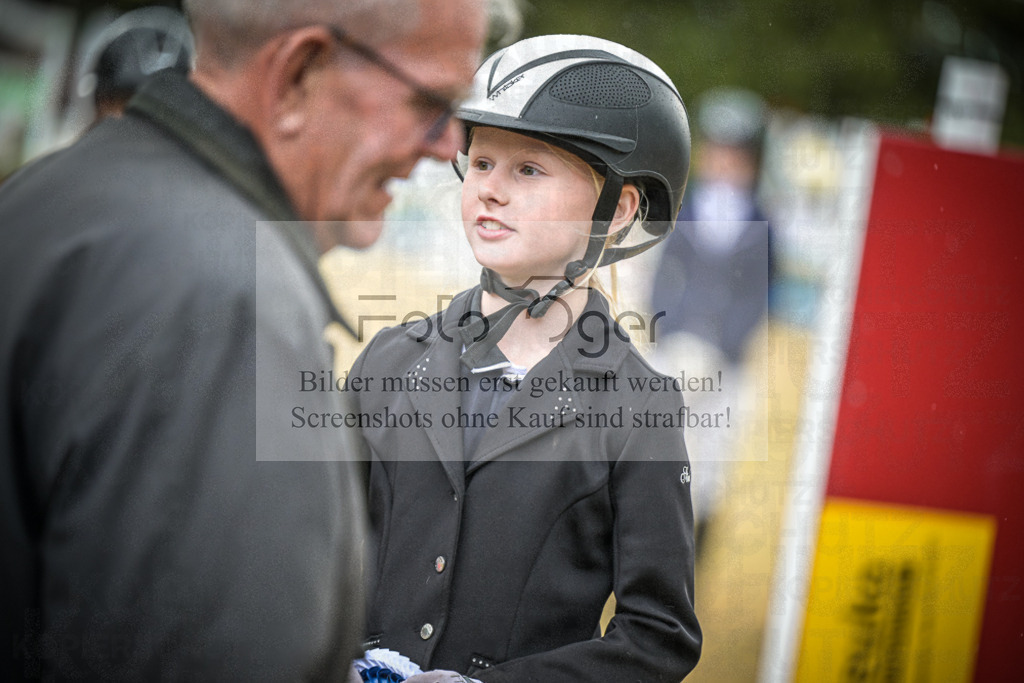 DOS_0041 | Entdecke hochwertige Reitturnierfotos von Foto Oger. Professionell, emotional und authentisch – jetzt Lieblingsmomente im Shop bestellen.Deutschlandweite Turnierfotografie. - Realisiert mit Pictrs.com
