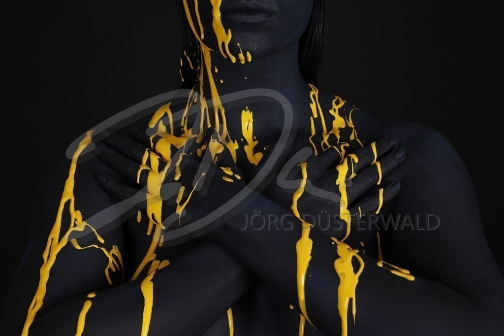 BodyArt-DARKBLUESPLASH_6505 | #006 | Modell: Sonia | Foto: Tschiponnique Skupin - Realisiert mit Pictrs.com