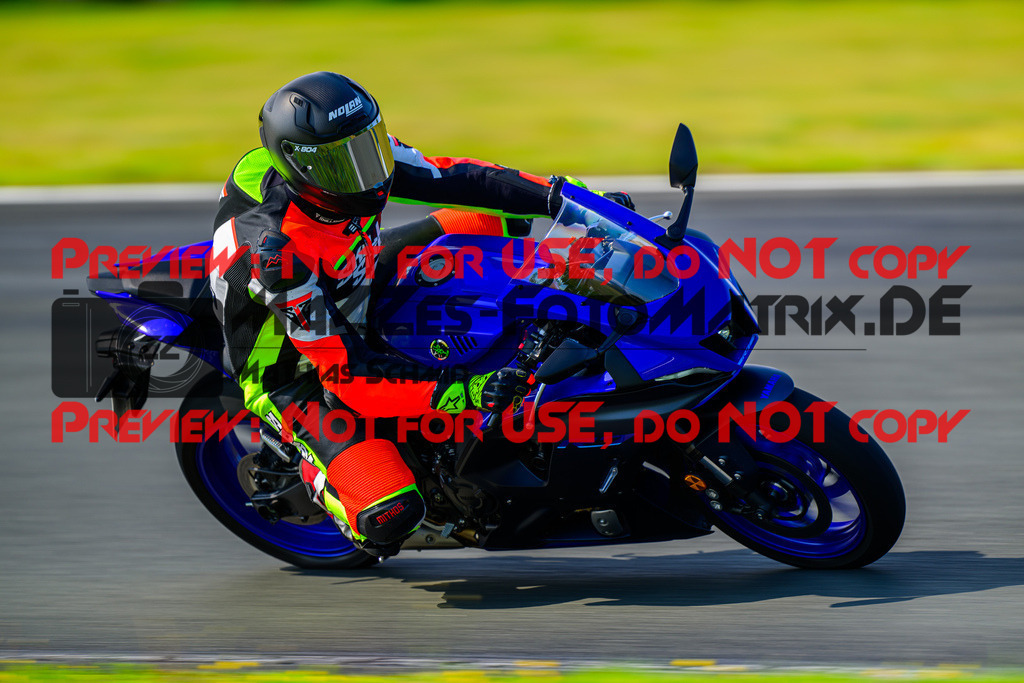 MaZZes_FotoMatrix_240725_6007705_7700 | BLAU