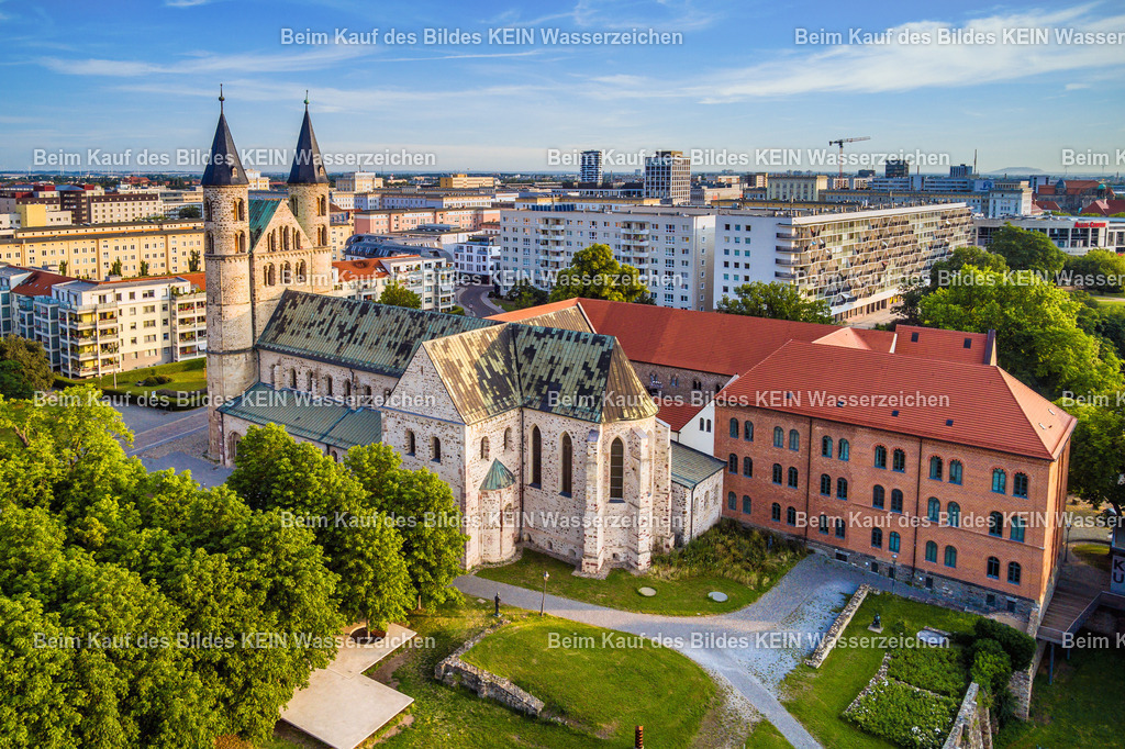 Magdeburg Kloster Unser Lieben Frauen Luftbild-0029 | Luftbild des Klosters Unser Lieben Frauen in der Landeshauptstadt Magdeburg in Sachsen-Anhalt. Die historische Klosteranlage mit der markanten Kirche gehört zu den bedeutenden Bauwerken der Magdeburger Innenstadt. - Realisiert mit Pictrs.com