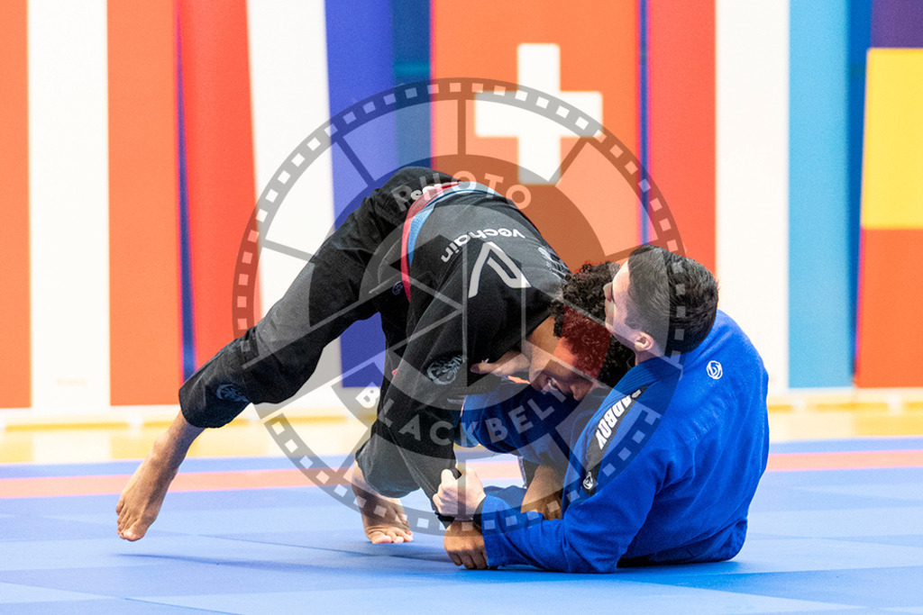 20231118PBB10228 | Fighters compete during the AJP Tour 600 Frankfurt Championship in Frankfurt/Main, Germany, on November 18, 2023.
