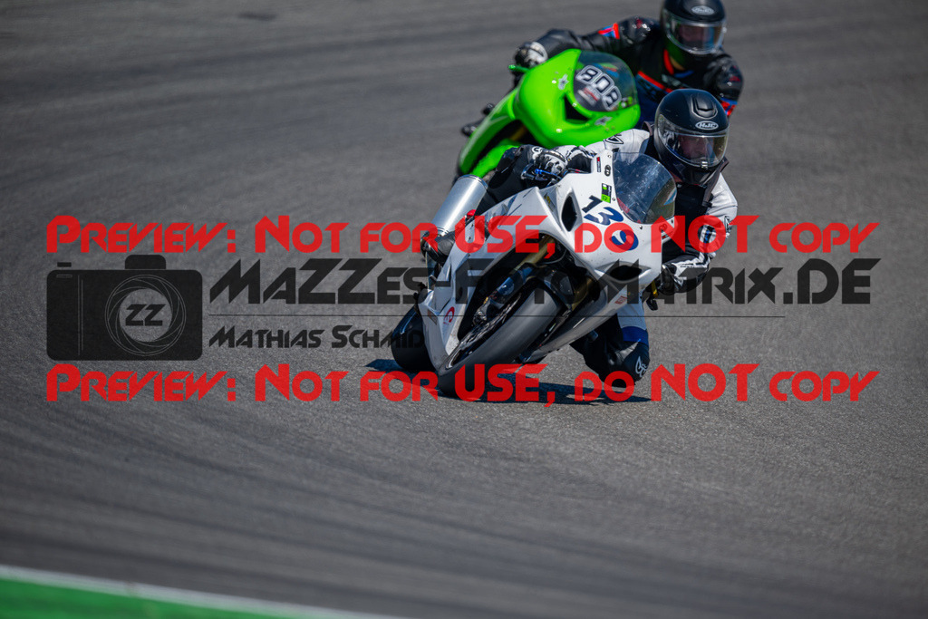 MaZZes-Fotomatrix-20260523-117499 | GRUEN