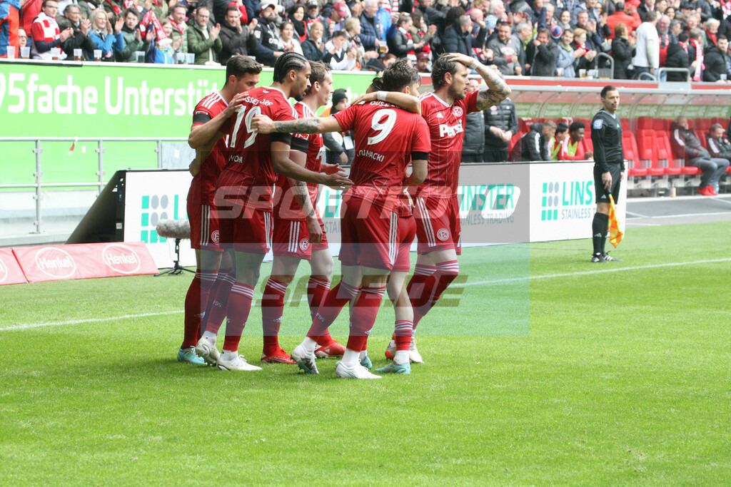 Fortuna Düsseldorf - Darmstadt 98 | Torjubel um Emmanuel Iyoha  - © Sportfoto-Sale (MK) - Realisiert mit Pictrs.com