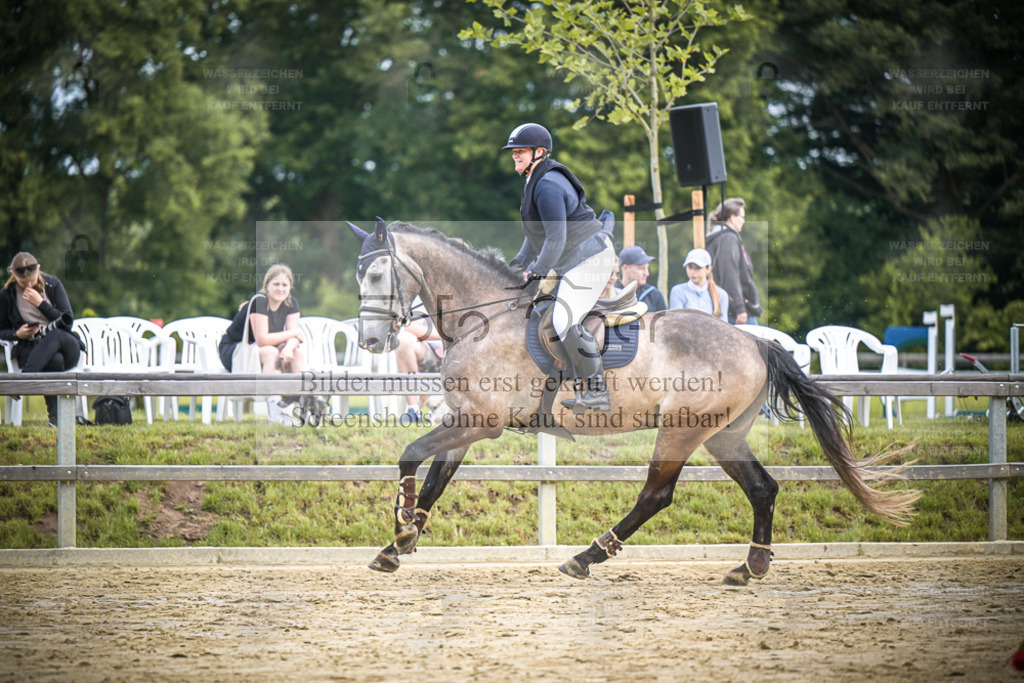 DOS_4622 | Entdecke hochwertige Reitturnierfotos von Foto Oger. Professionell, emotional und authentisch – jetzt Lieblingsmomente im Shop bestellen. - Realisiert mit Pictrs.com