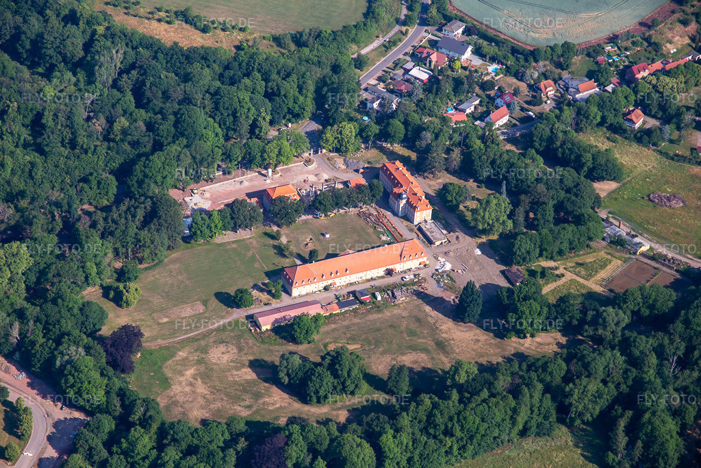 Luftbild: Bernstein Schloss Meisdorf und Waldhotel Forsthaus GmbH im Ortsteil Meisdorf in Falkenstein im Bundesland Sachsen-Anhalt in Deutschland. Foto: IMG_136764.jpg vom 18.06.2023 durch Werner Riehm/FLY-FOTO.debernsteinhotels.de