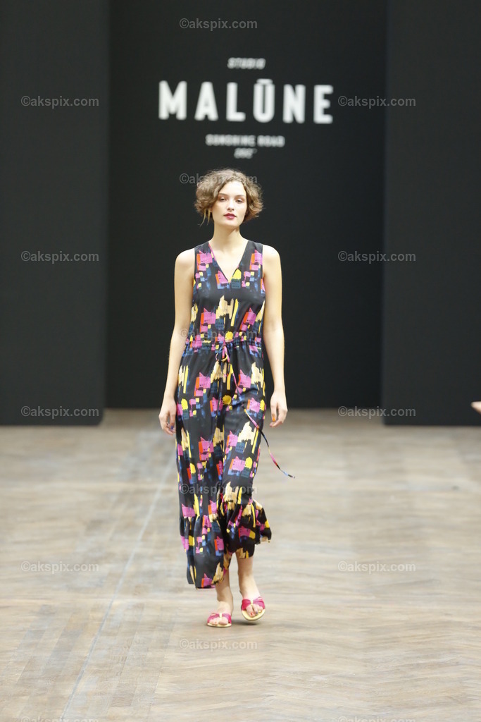 Malūne by Frida Weyer auf der  MBFW Spring/Summer 2023 | Mercedes-Benz Fashion Week (MBFW)  Frühling / Sommer 2023 im Hotel Telegraphenamt Berlin in Berlin-Mitte. Die Kollektionen von Malūne by Frida Weyer auf der MBFW Spring/Summer 2023. Das Bild zeigt Models mit der Kollektion von Malūne by Frida Weyer.