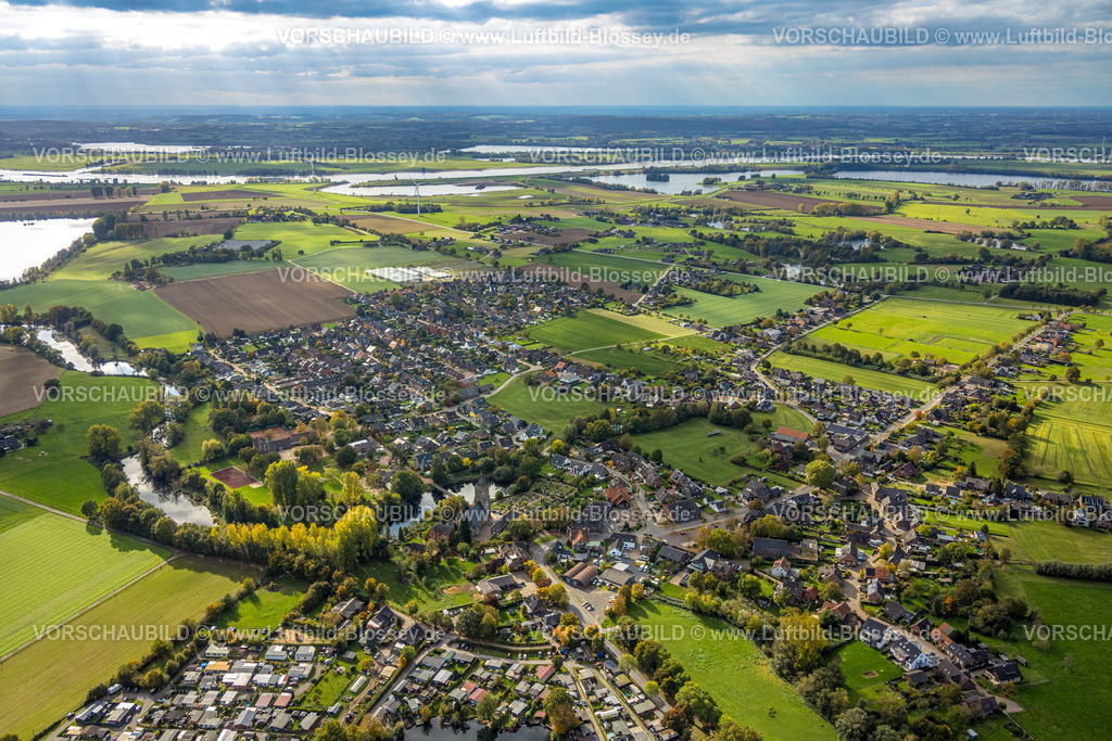 Rees251004398 | Luftbild, Wohngebiet Ortsansicht Ortsteil Mehr, Blick zum Fluss Rhein, Mehr, Rees, Niederrhein, Nordrhein-Westfalen, Deutschland