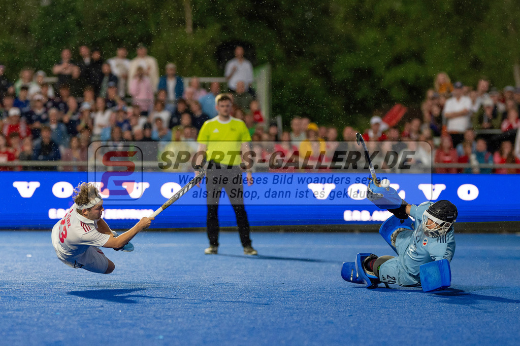 Final4_20250531-2047-Z82_8557 | Krefeld, Deutschland, 31.05.2025:  Feldhockey Final4 2025 – „Deutsche Feldhockey-Meisterschaften 2025“ im Gerd-Wellen-Hockeyanlage am 31.05.2025 in Krefeld, Deutschland. (Foto von Kramhöller/Fehrmann/Kaste)Krefeld, Germany, 31.05.2025: Feldhockey Final4 2025 – „Deutsche Feldhockey-Meisterschaften 2025“ in Gerd-Wellen-Hockeyanlage at 31.05.2025 in Krefeld, Deutschland. (Foto from Kramhöller/Fehrmann/Kaste)