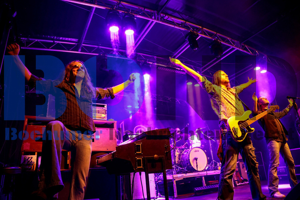 Purple Rising  {date} -  | {headline}(Foto: Sebastian Sendlak / BOND) - Realisiert mit Pictrs.com