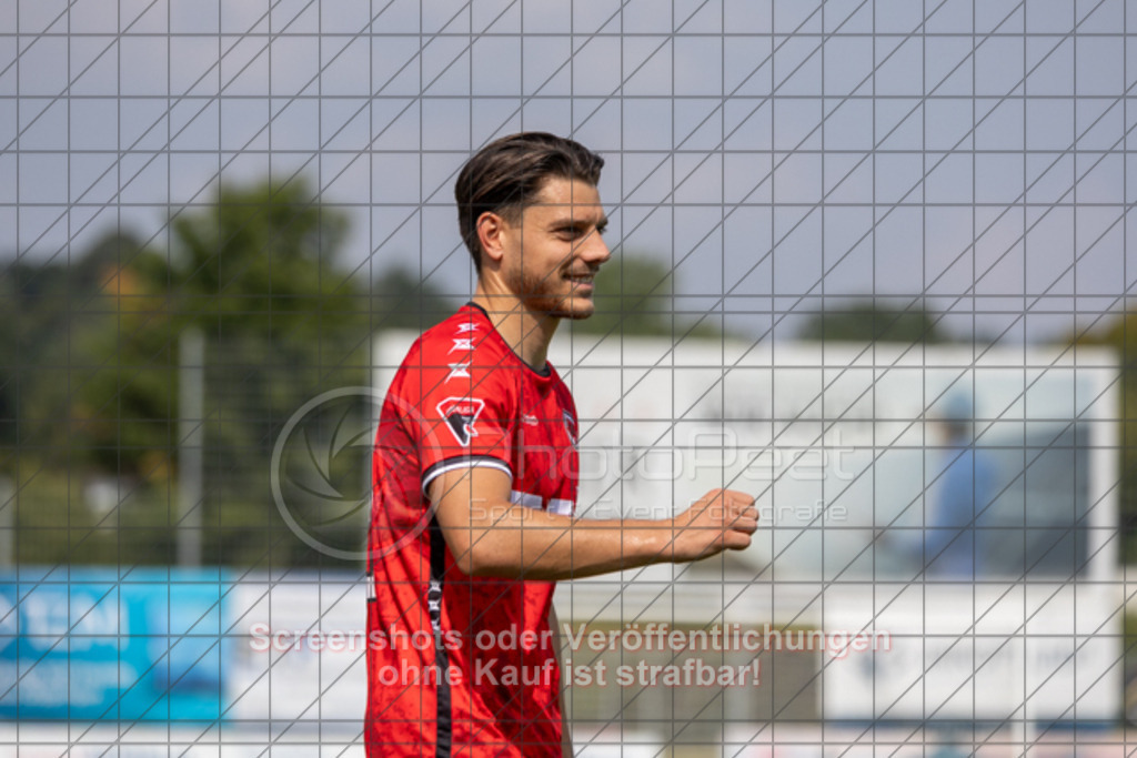 20250816_150735_0500 | #,1.Göppinger SV (rot) vs. FSV 08 Bietigheim-Bissingen (blau), Fußball, Oberliga BW, wfv, 03. Spieltag, Saison 2025/2026, Rasensportplatz Stadion SV Göppingen, Hohenstaufenstr. 116, 73033 Göppingen, 16.08.2025 - 14:00 Uhr,Foto: PhotoPeet-Sportfotografie/Peter Harich