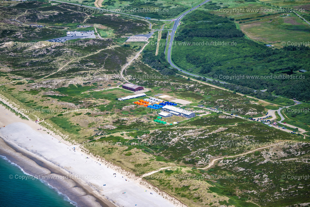 Sylt_Westerland_DJH_Jugendherberge_Westerland_Dikjen_Deel_ELS_1640210625 | SYLT 13.08.2025 Gebäude der Jugendherberge " Westerland DJH Jugendherberge Dikjen Deel " an der Straße Dikjen-Deel in Sylt an der Nordsee im Bundesland Schleswig-Holstein, Deutschland. // Building the hostel " Westerland DJH Jugendherberge Dikjen Deel " on street Dikjen-Deel in Sylt at the North Sea in the state Schleswig-Holstein, Germany. Foto: Martin Elsen