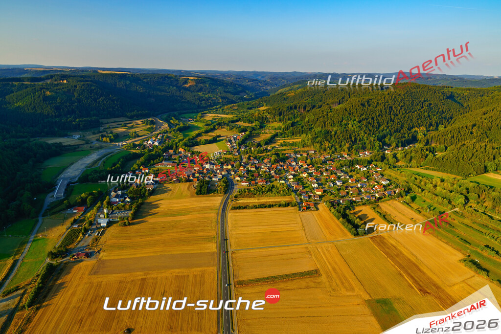 Die Luftbildaufnahme Zeyern - Marktrodach wurde 2018 mittels Flugzeug (keine Drohne) erstellt. Perfekte Schärfe und Druck- Auflösung- Garantiert!