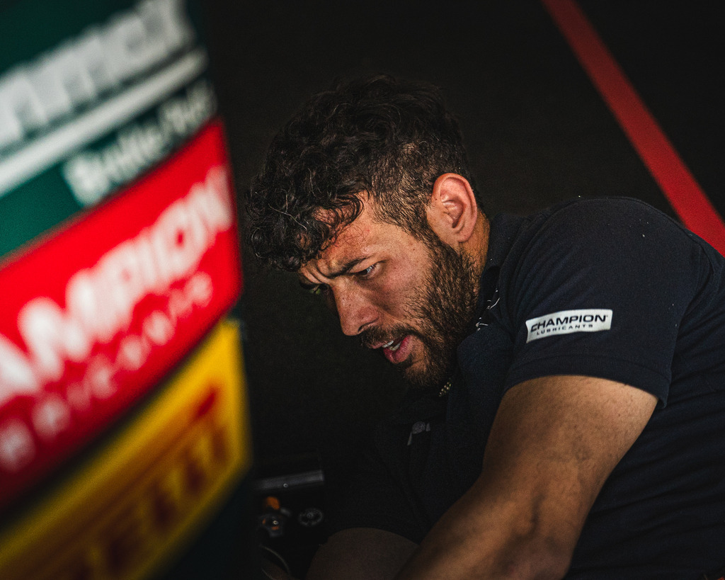 TXO04257 | Exklusive Motorsport-Fotografie aus Leipzig von TXO Media – für Rennfahrer, Teams & Sponsoren. Sausemuth liefert starke Bilder, die Emotion zeigen. Jetzt buchen & glänzen! - Realisiert mit Pictrs.com