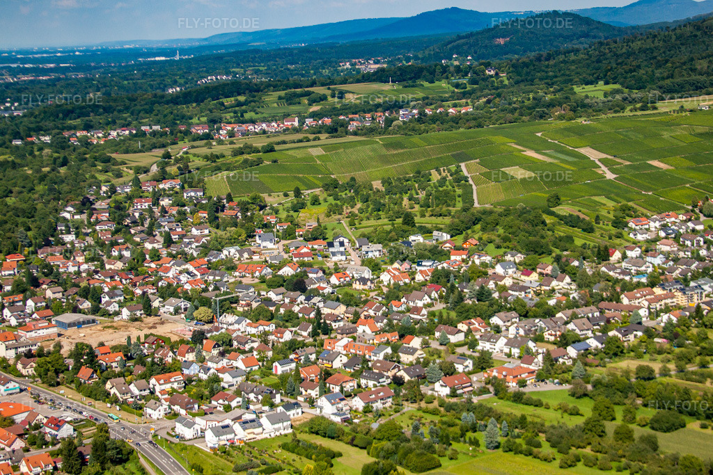 Luftbild: Ortsansicht von Süden in Sinzheim im Bundesland Baden-Württemberg in Deutschland. Foto: IMG_31277.jpg vom 09.08.2010 durch Werner Riehm/FLY-FOTO.de