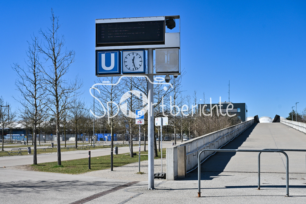 Allianz Arena | Die U-Bahn Stadion in Muenchen Froettmaning von aussen, Unweit der Allianz Arena, Symbolbild