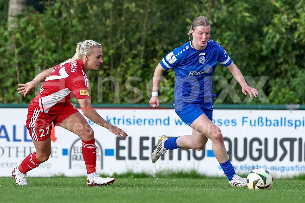 Fussball, Testspiel Frauen, SV Meppen - SpVg Aurich | v.li.: Aylin Rewohl (SpVg Aurich, 27) und Lilly Damm (SV Meppen, 22) im Zweikampf, Duell, Dynamik, Aktion, Action, Spielszene