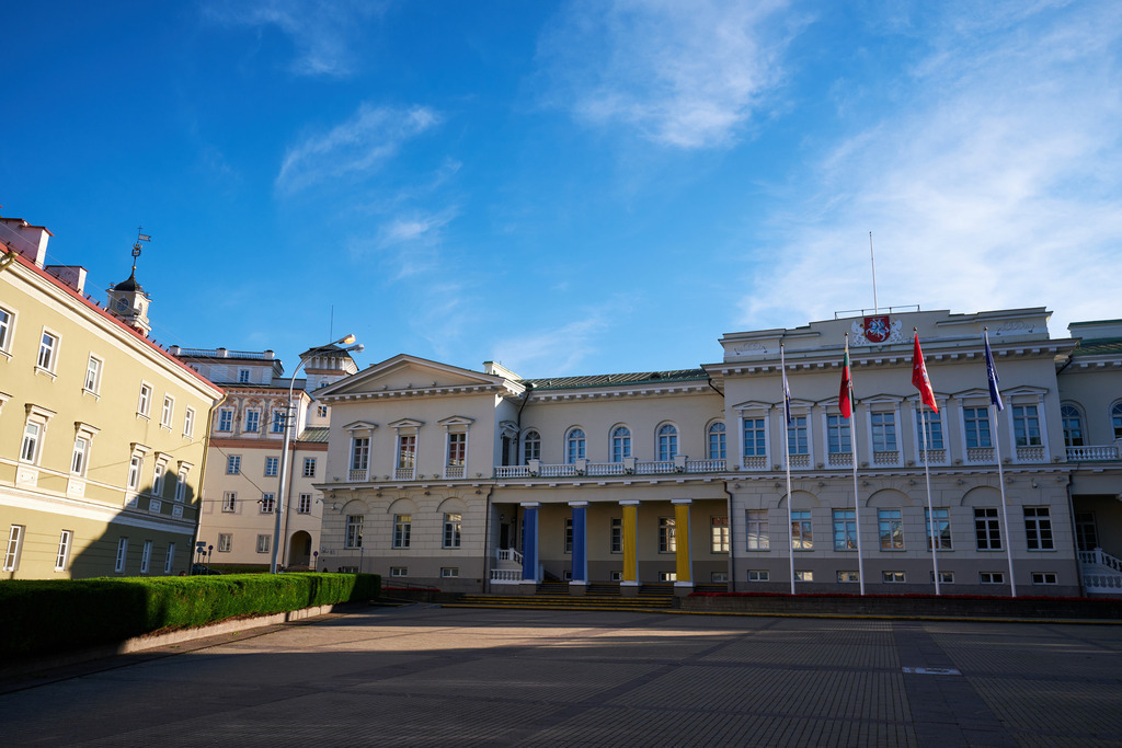 Präsidentenpalast | Vilnius, Litauen - August 13, 2022: Blick auf den Präsidentenpalast. - Realisiert mit Pictrs.com