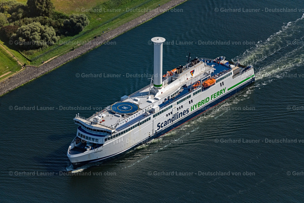 4061948 | ROSTOCK 08.09.2021 Fahrt eines Fähr- Schiffes der " Scandlines HYBRID FERRY " in Rostock im Bundesland Mecklenburg-Vorpommern, Deutschland. Weiterführende Informationen bei: Scandlines Deutschland GmbH. // Ride a ferry ship of " Scandlines HYBRID FERRY " in Rostock in the state Mecklenburg - Western Pomerania, Germany. Further information at: Scandlines Deutschland GmbH. Foto: Gerhard Launer