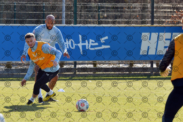 RGE_8179b | Hertha BSC, 2.Bundesliga, Herren, Training auf dem Gebhardt-Platz, Saison 2025/26, vorn im Bild Michael Cuisance ( Hertha BSC ), John Anthony Brooks ( Hertha BSC ), 04.03. 2026, Fotograf: Ralf Gebhardt - Realisiert mit Pictrs.com