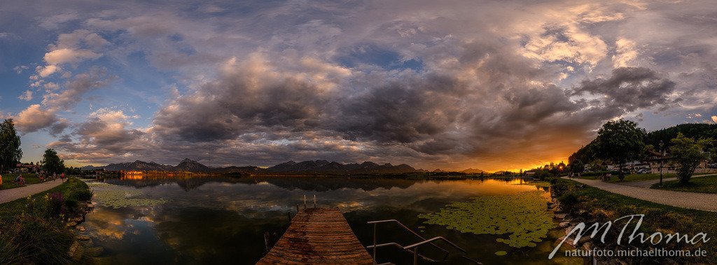 Sonnenuntergangspanorama Hopfensee | Dies ist der Online-Shop von naturfoto.michaelthoma.de. Ich bin leidenschaftlicher Naturfotograf und fotografiere von der Andromedagalaxie bis zum Zwergtaucher, von der Ameise bis zum Orionnebel alles was mit Natur zu tun hat. Hier kann eine Auswahl meine - Realisiert mit Pictrs.com