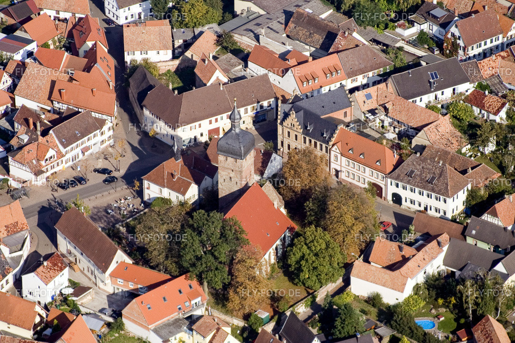Ortsansicht der Straßen und Häuser der Wohngebiete | Luftbild: Ortsansicht der Straßen und Häuser der Wohngebiete im Ortsteil Billigheim in Billigheim-Ingenheim im Bundesland Rheinland-Pfalz in Deutschland. Foto: IMG_8448.jpg vom 07.10.2007 durch Werner Riehm/FLY-FOTO.de - Realisiert mit Pictrs.com