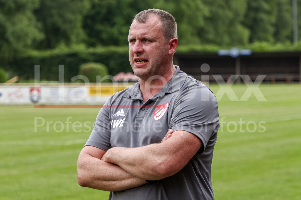 Fussball, Aufstiegsspiel Regionalliga Nord Frauen, SpVg Aurich - SSC Hagen Ahrensburg | Stefan Wilts (Trainer, SpVg Aurich), Portrait, Nahaufnahme, Einzelfoto, Einzelbild