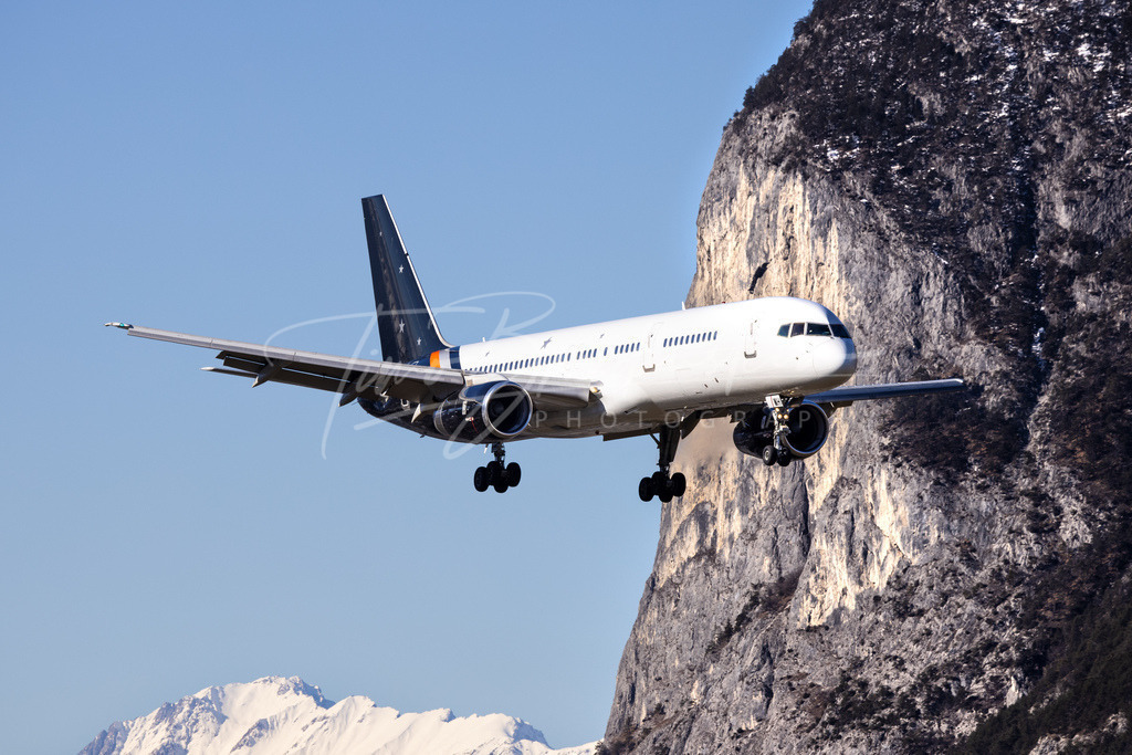 2N8A1087 | Buy high-quality aviation and travel photography prints by professional photographer Timo Breidenstein. Authentic images, professionally printed, worldwide shipping. - Realisiert mit Pictrs.com