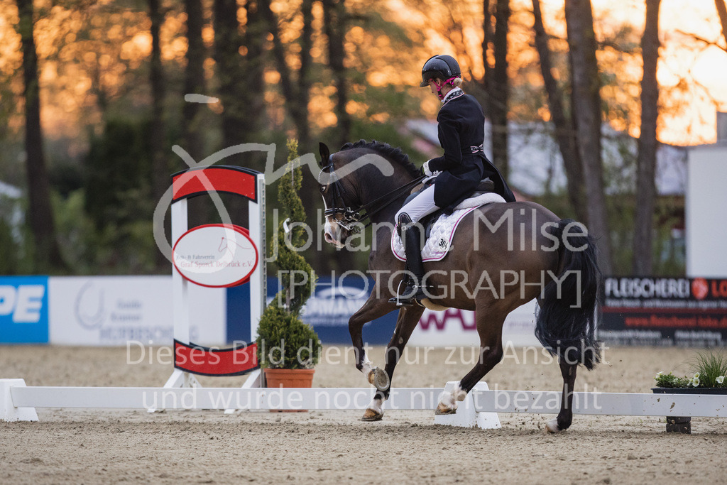 230429_Dressurfestival_S-Kür-308 | Deine schönsten Turniermomente als professionelle Fotos! Entdecke hochwertige Pferdesport-Fotografie im Online-Shop. Jetzt Fotos finden & bestellen!