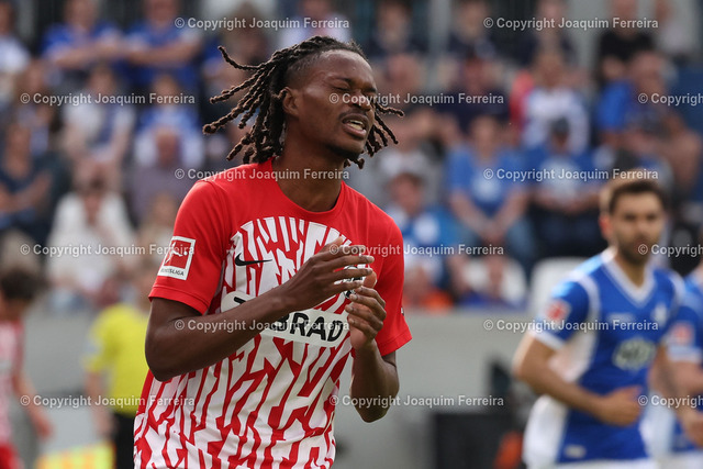 2400414_svdvsscf_2953 Kopie | Darmstadt, 14.04.2024 xjfx 1.Bundesliga SV Darmstadt 98 - SC Freiburg v.l., Jordy Makengo (SC Freiburg) enttaeuscht, enttaeuscht schauend, dissapointed, traurig, frustiert, frust, gefrustet





(DFL/DFB REGULATIONS PROHIBIT ANY USE OF PHOTOGRAPHS as IMAGE SEQUENCES and/or QUASI-VIDEO) - Realisiert mit Pictrs.com