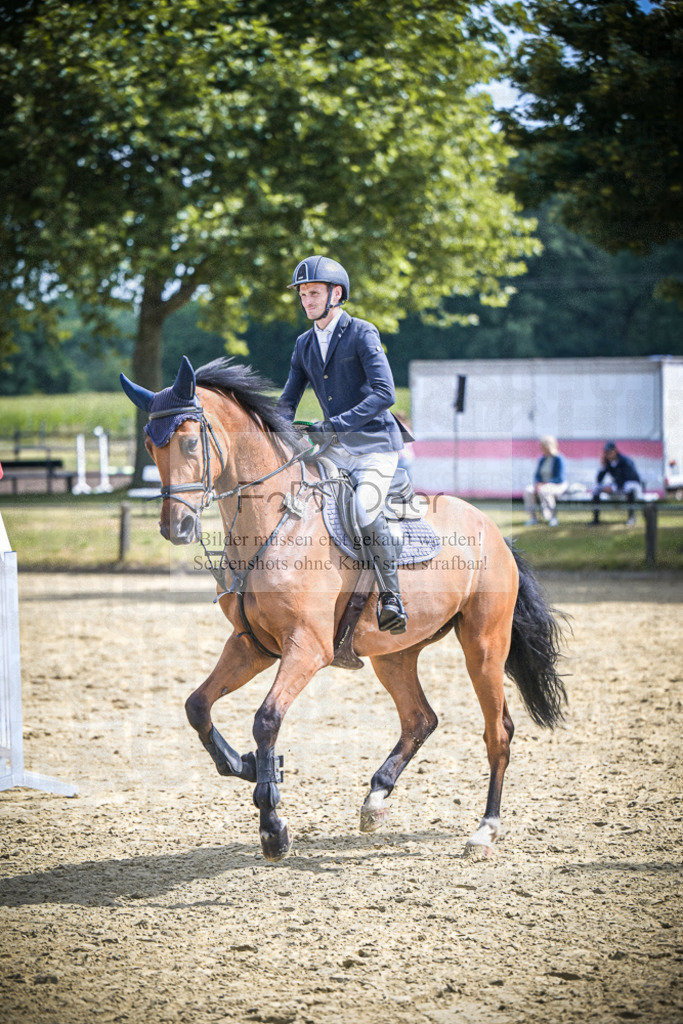 DOS_6682 | Entdecke hochwertige Reitturnierfotos von Foto Oger. Professionell, emotional und authentisch – jetzt Lieblingsmomente im Shop bestellen.Deutschlandweite Turnierfotografie. - Realisiert mit Pictrs.com