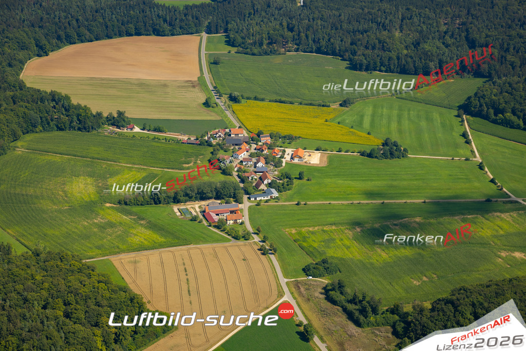 Das Luftbild zeigt : Leinhof Birgland - Die Luftaufnahme wurde 2024 vom UL-Flugzeug aus erstellt ( keine Drohne ) - Hochauflösende Luftaufnahme - Für grossformatige Ausdrucke geeignet. Die Geschenkidee !Mit Lizenz und Bildrechte bestellbar