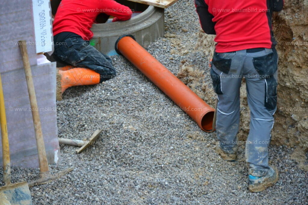 bib-lg03-abwasserkanal-0046 | Nach LV-Leistungsgruppen sortierte Detailfotos über den Bau eines Hauses. Alle Hausbau-Bilder direkt vom Urheber und Autor der Website Haus-Selber-Bauen.com