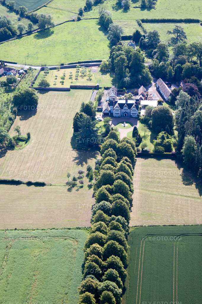 Aerial view: View of the town in the district Earl's Croome in Worcester in the state England, Great Britain. – Photo: IMG_40689(39643).jpg taken on 06/11/2011 by Werner Riehm/FLY-FOTO.com – Resolution of the original: 2642 x 3962 px