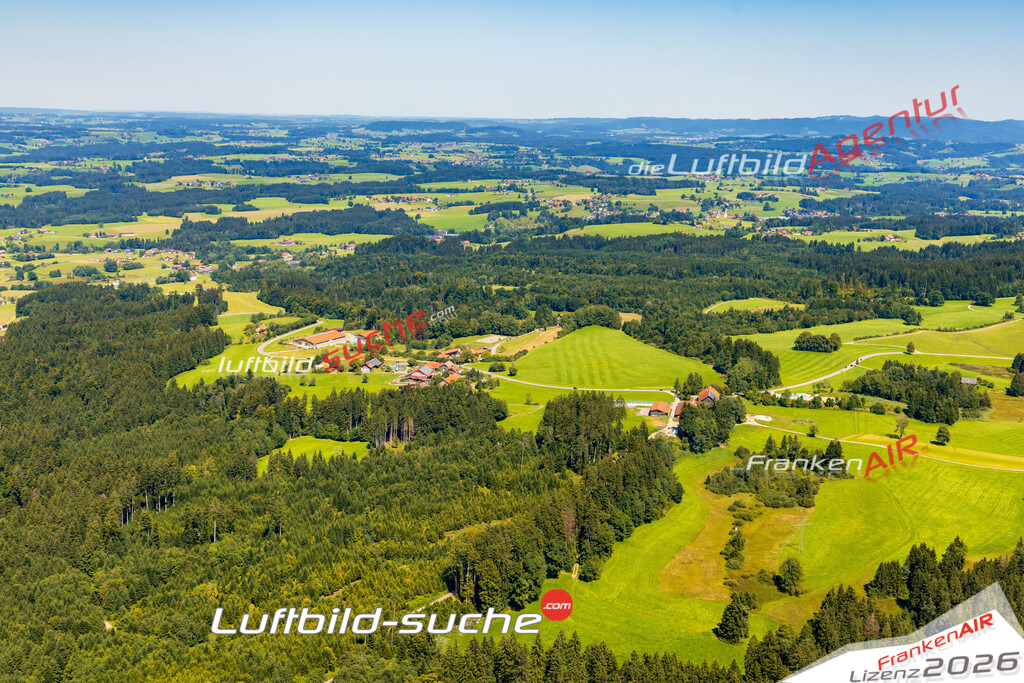 Schrägluftbild  Ratzeneberg  Lindenberg im Allgäu - Das Luftbild wurde 2025 vom UL-Flugzeug heraus erstellt ( keine Drohne ) - Hochauflösende Luftaufnahme -Nicht vergleichbar mit Google Maps oder Satelittenbilder- Die Geschenkidee !Mit Lizenz und Bildrechte bestellbar