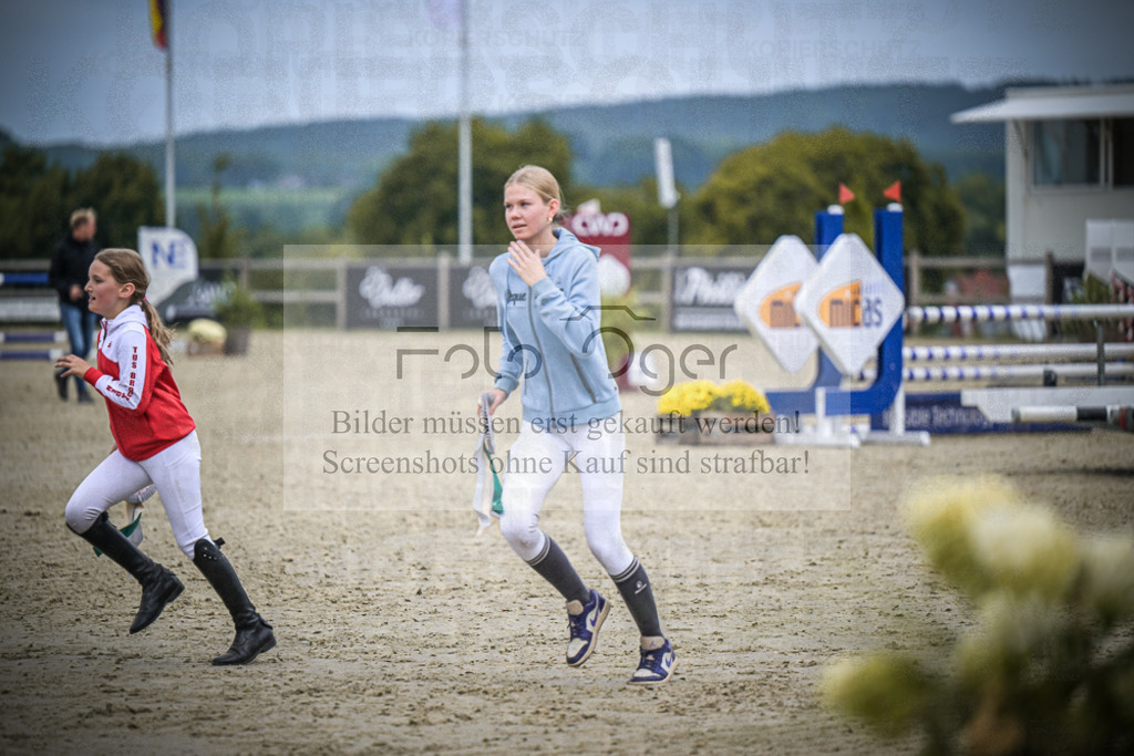 DOS_0139 | Entdecke hochwertige Reitturnierfotos von Foto Oger. Professionell, emotional und authentisch – jetzt Lieblingsmomente im Shop bestellen.Deutschlandweite Turnierfotografie. - Realisiert mit Pictrs.com