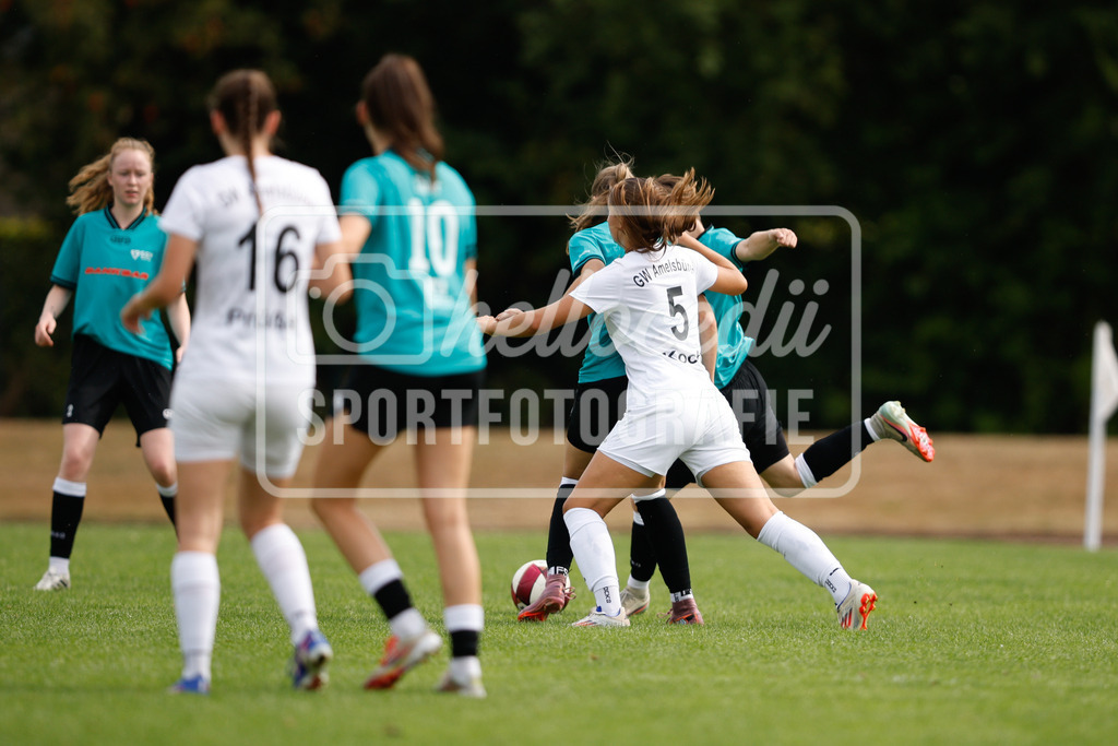 Fußball I Frauen I Westfalenpokal 26-27 I DJK GW Amelsbüren - SSV Rhade  I 18746 | Theresa Koch (5, DJK GW Amelsbüren) Maike Sicking (22, SSV Rhade) im Zweikampf - Realisiert mit Pictrs.com