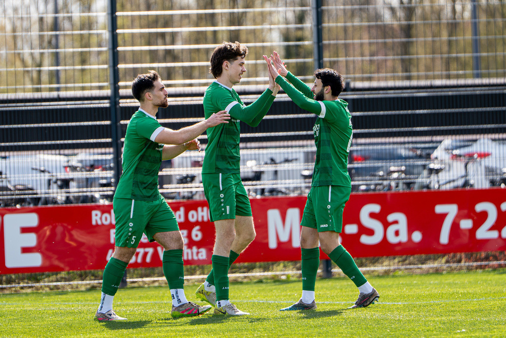 Fußball I Herren I Saison 2025-2026 I Bezirksliga Weser-Ems 4 I 26. Spieltag I VFL Oythe - SV Hansa Friesoythe I 20117 | jns.sportfotos - Realisiert mit Pictrs.com