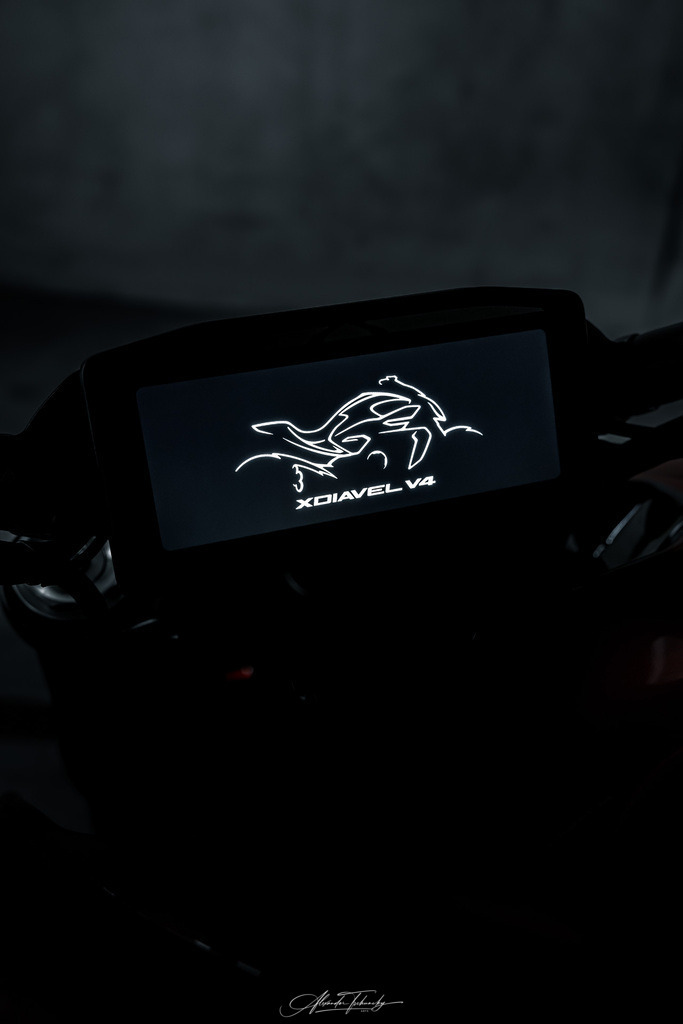 Ducati xDivael V4 | Entdecken Sie die faszinierende Welt von Alexander Tschuncky Arts: Kreative Fotografie, atemberaubende Automobilkunst und hochwertiger Bilderdruck. Lassen Sie sich inspirieren! - Realisiert mit Pictrs.com